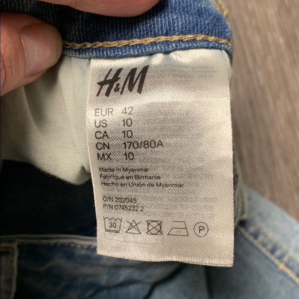 H&M Denim Skirt with Frayed Hem - Picture 5 of 6
